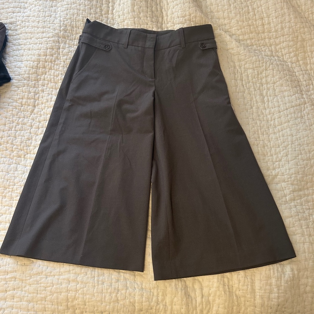 BCBCMaxAzria Gray Wide Leg Cropped‎ Trousers or Culottes Small